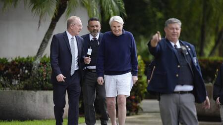 Mike Jeffries siendo arrestado. Foto: Reuters