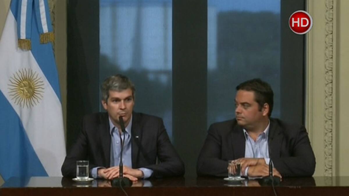Conferencia tras reunión gobierno - sindicalistas (2 tamaños de foto)