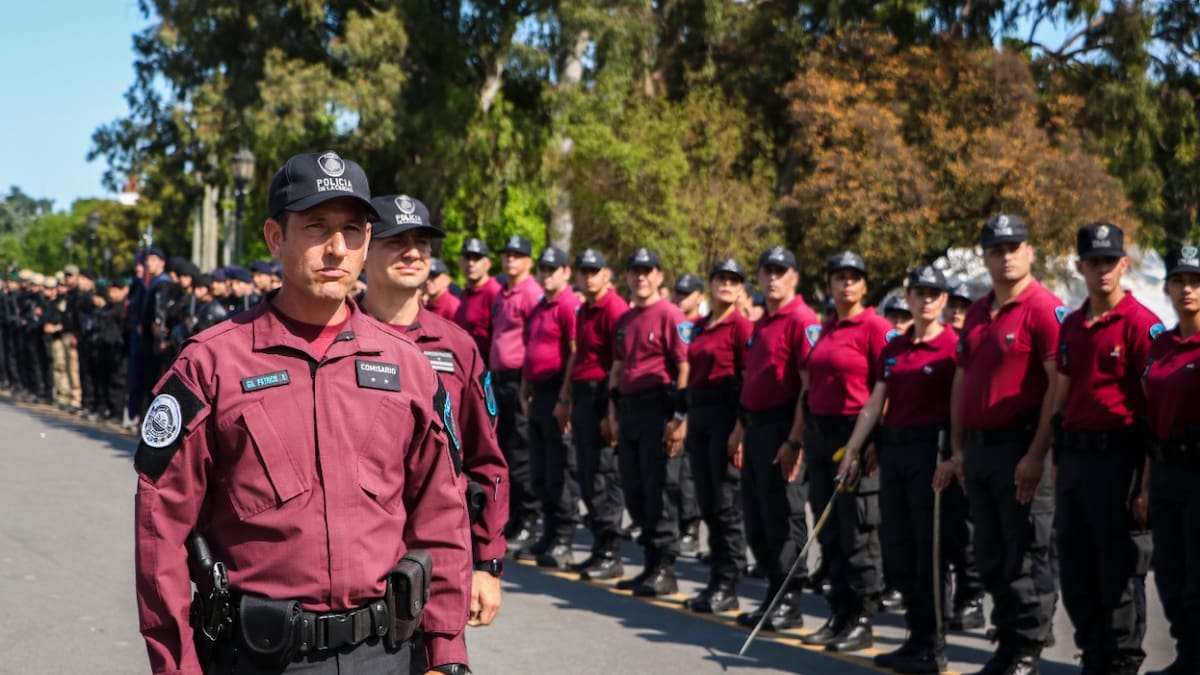 Cuál es la escala salarial de la Policía de la Ciudad para los rangos superiores.