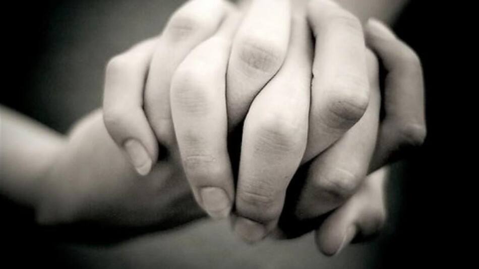 Parejas, manos agarradas, manos unidas, amor