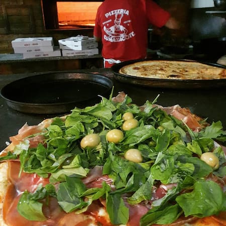 Pizzería El Mazacote. Foto Instagram @emazacote