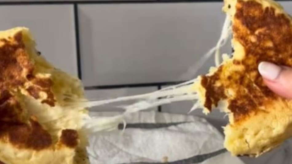 Receta de pancakes de chipá. Foto captura video: TikTok/nutrileilalev