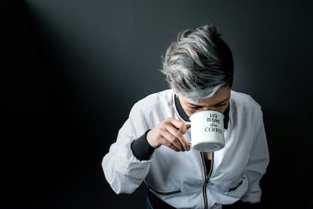 Cabello canoso. Foto: Unsplash.