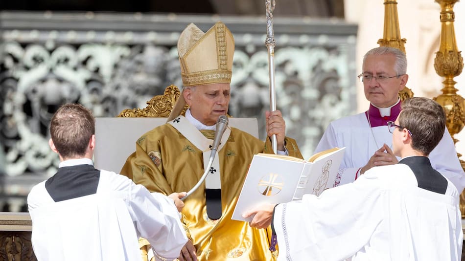 El papa León XIV preside la ceremonia de canonización de Carlo Acutis y Piergiorgio Frassati, en la Plaza de San Pedro del Vaticano.