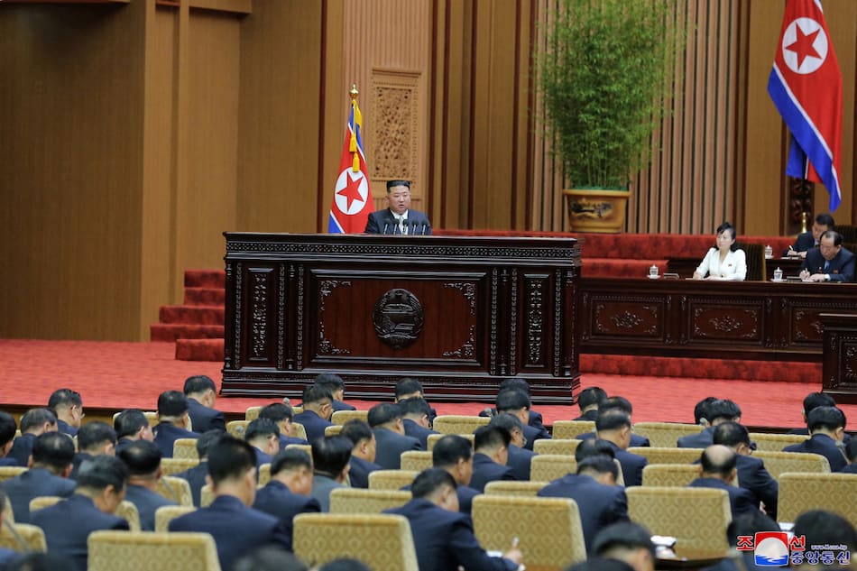 Kim Jong-un ante el Parlamento de Corea del Norte. Foto: REUTERS.
