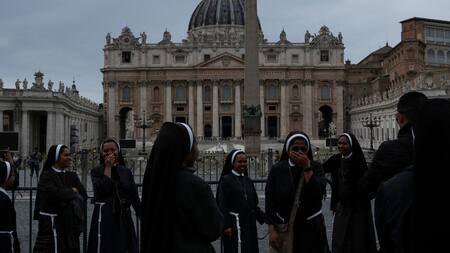 El Vaticano tendrá un estricto protocolo de seguridad ante el inicio del cónclave. Foto: Reuters/Amanda Perobelli.