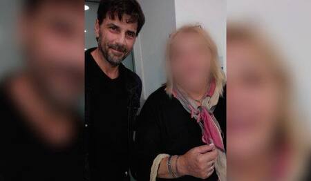 Juan Darthes en el aeropuerto para salir del país