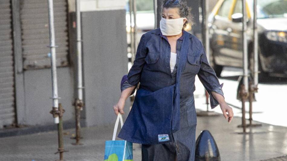 Coronavirus, Argentina, pandemia, mujer con baribijo, NA