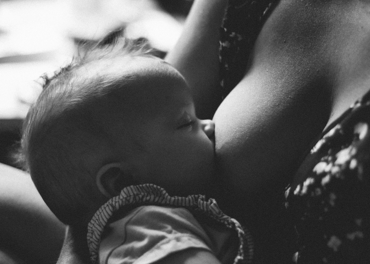 Maternidad, lactancia, bebé, salud. Foto: Unsplash