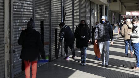 Locales comerciales cerrados, crisis económica, coronavirus en Argentina, cuarentena, pandemia, NA