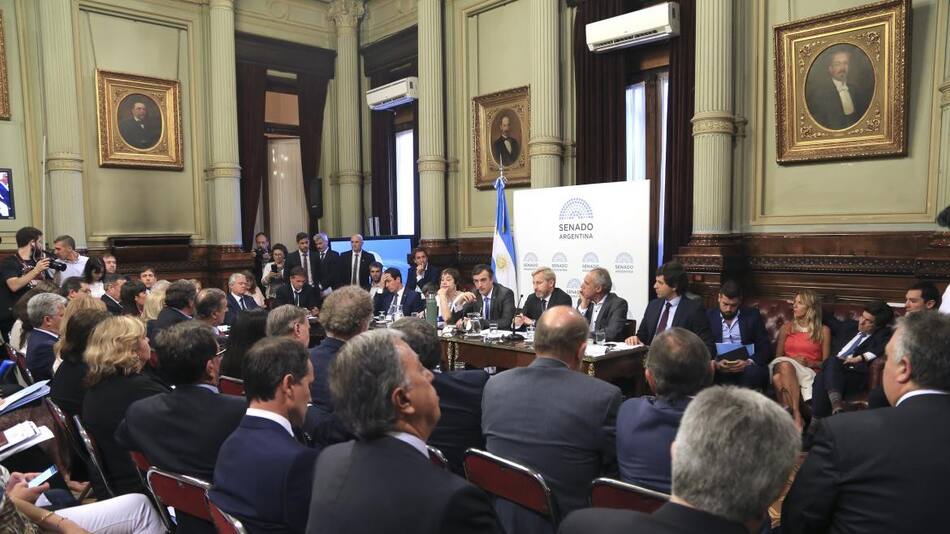 Reunión de la Comisión de Presupuesto y Hacienda del Senado en el Congreso de la Nacion, NA