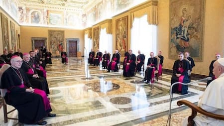 Reunión de obispos con el Papa en la que estuvo paciente con coronavirus