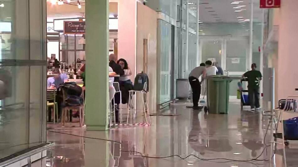 Inundaciones en el aeropuerto de Barcelona, España. Foto: Captura Reuters.
