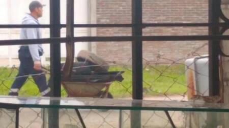 Vecinos de Los Hornos en alerta por un "loco" que agrede, hostiga y amenaza a todo un barrio