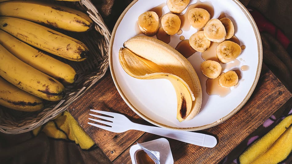 El consumo diario de banana tiene sus pros y contras. Foto: Unsplash.
