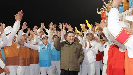 Kim Jong Un celebró el lanzamiento del satélite espía. Foto: Reuters.