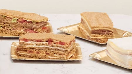 Los mejores sándwiches de miga de CABA. Foto @confiteria.dosescudos