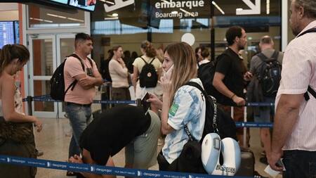Hinchas argentinos rumbo a Qatar. Foto: sur24