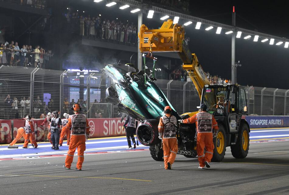 El monoplaza de Lance Stroll sufrió graves daños. Foto: Reuters.