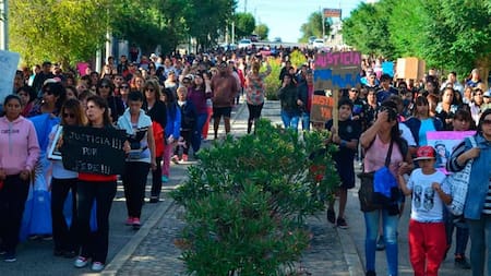 Horror en Puerto Deseado, marcha por Justicia, Foto La Opinión Austral