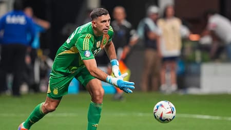 Dibu Martínez le puso fecha a su posible retiro de la Selección Argentina. Foto: NA.