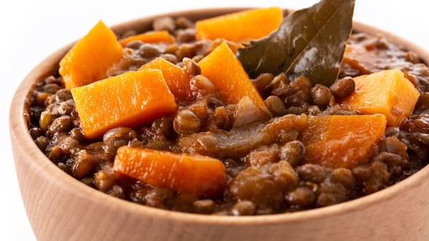 El guiso de lentejas de Maru Botana ideal para las bajas temperaturas: qué lleva la receta y el sencillo paso a paso