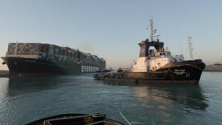 Barco Ever Given en el canal de Suez, REUTERS