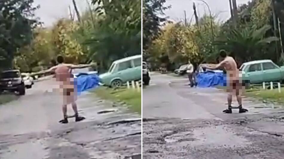 EL agresor se desnudó en plena calle. Foto: X