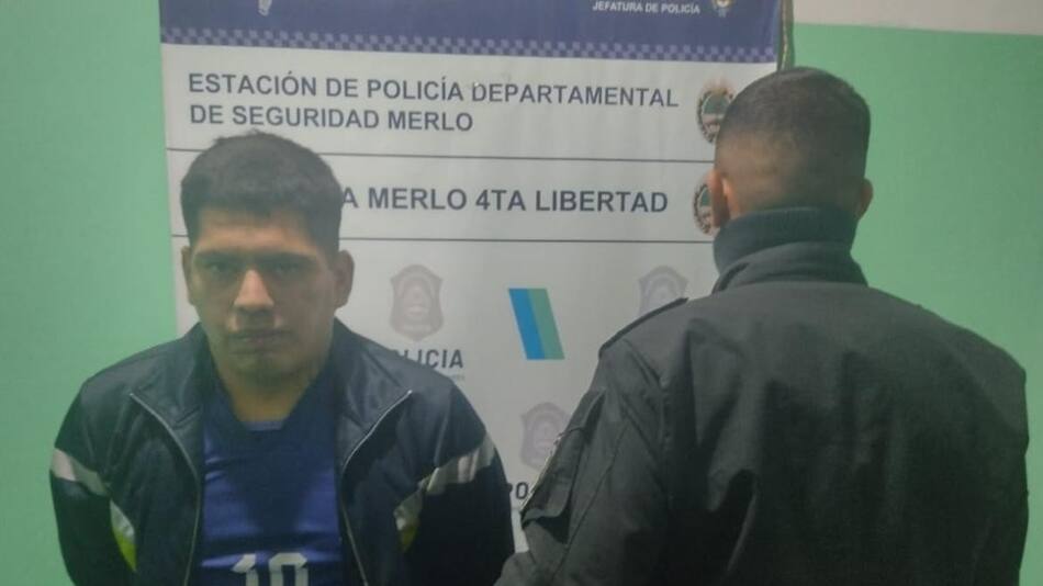 Delincuente atascado en una chimenea en Libertad. Foto: @ragotelam.