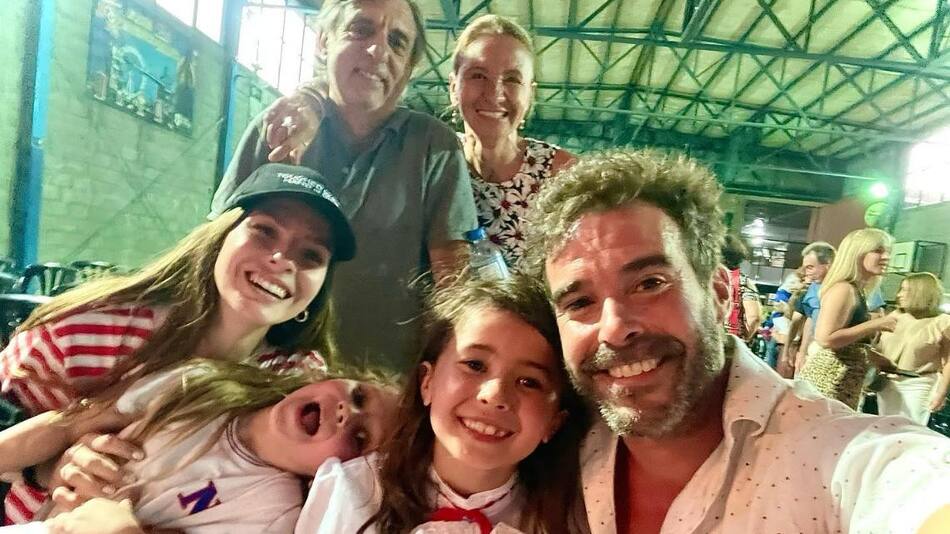 Nicolás Cabré, China Suárez, Rufina y su familia. Foto: Instagram/nicolascabre80