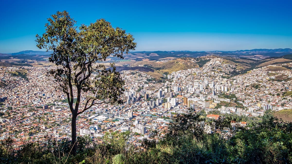 La ciudad con termas que fue construida dentro de un volcán extinto.