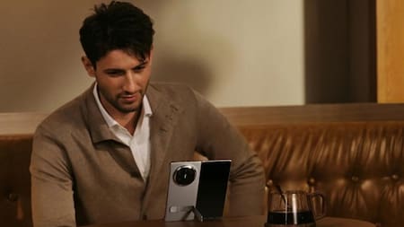 Juegos en línea con teléfonos plegables. Foto cedida por anunciante.