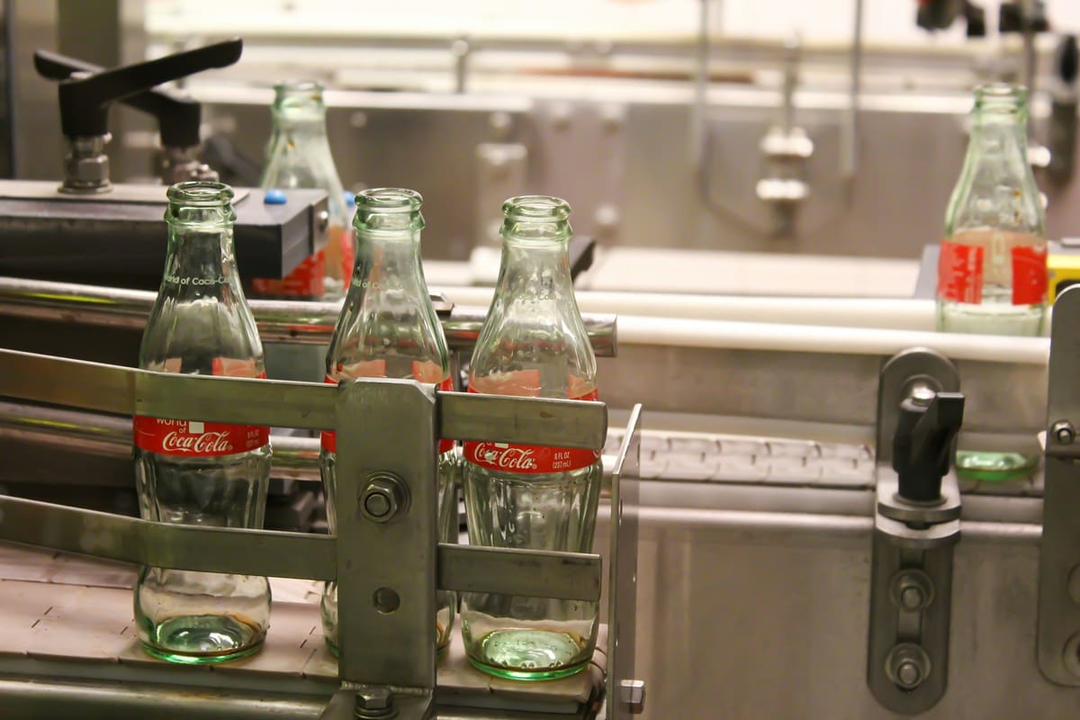 La Coca-Cola fue creada en 1886 por el farmacéutico John Stith Pemberton en Atlanta, Georgia, Estados Unidos.