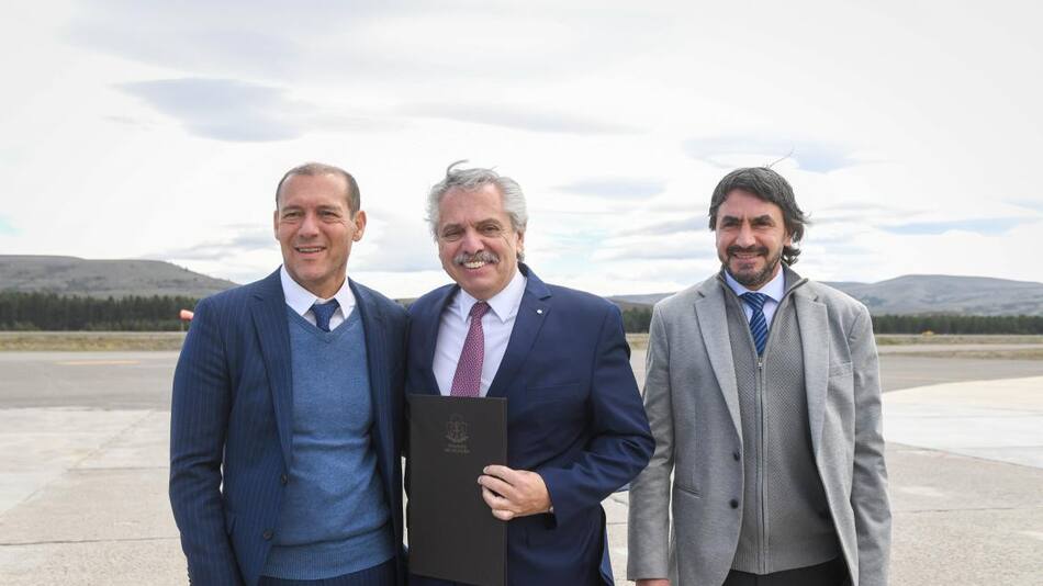 Alberto Fernández en Neuquén con Omar Gutiérrez. Foto: NA.