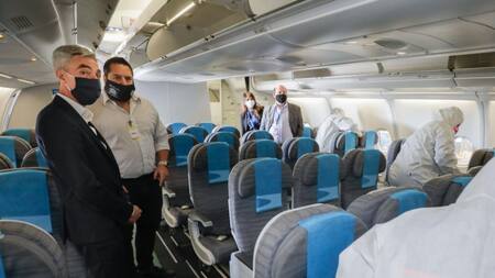 Meoni participó de presentación de nueva tecnología para desinfección de aviones de Aerolíneas Argentinas