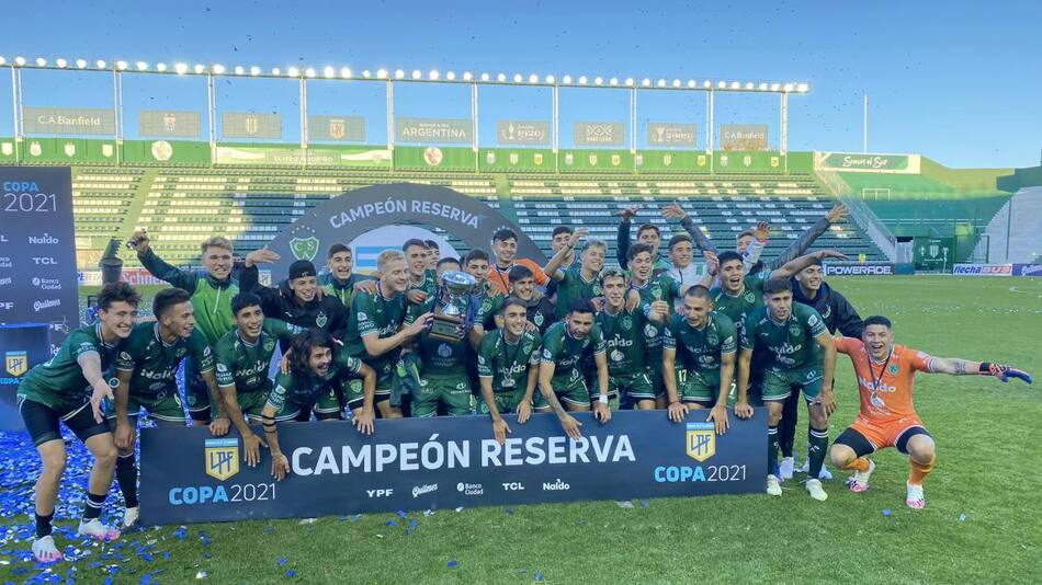 Festejo de Sarmiento, campeón del torneo de Reserva