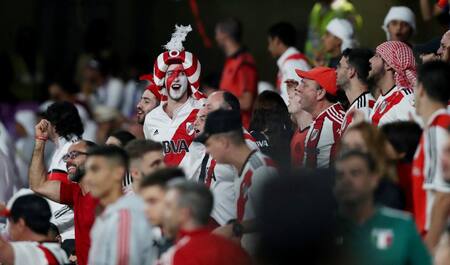 Al Ain vs River - Hinchas - Mundial de Clubes Reuters