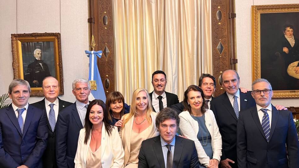 Javier Milei junto a su gabinete. Foto: NA