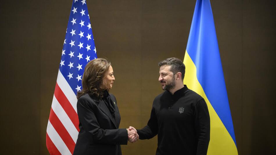 Kamala Harris junto a Volodimir Zelenski. Foto: EFE.
