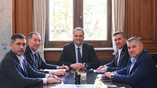 El Gobierno suma apoyo de gobernadores para aprobar el Presupuesto: Adorni y Santilli se reunieron con Zdero y Weretilneck