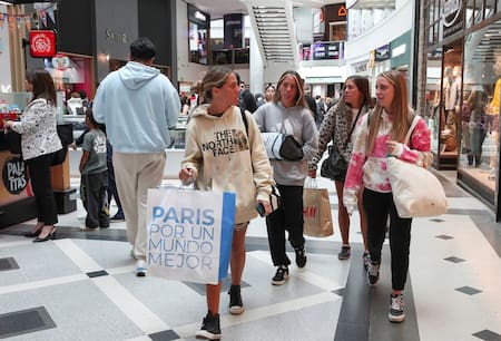 Compras en Viña Outlet Park, shopping en Viña del Mar, Chile. Foto: Reuters.
