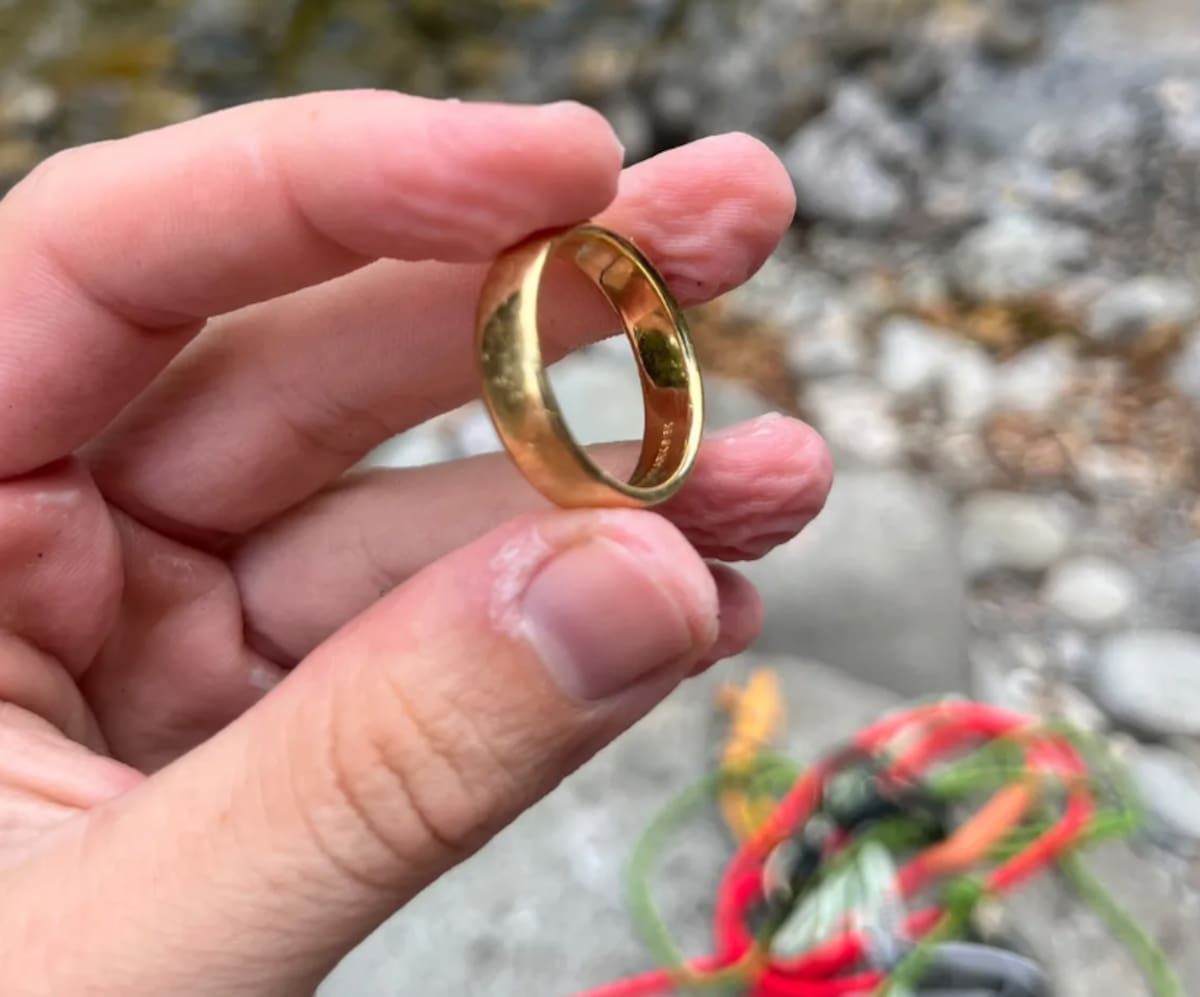 Tres amigos italianos encontraron el anillo de un hombre y se lo devolvieron