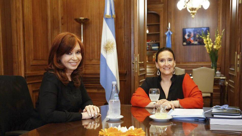Gabriela Michetti recibía esta tarde a su sucesora electa, Cristina Kirchner, para conversar sobre la transición en el Senado, NA