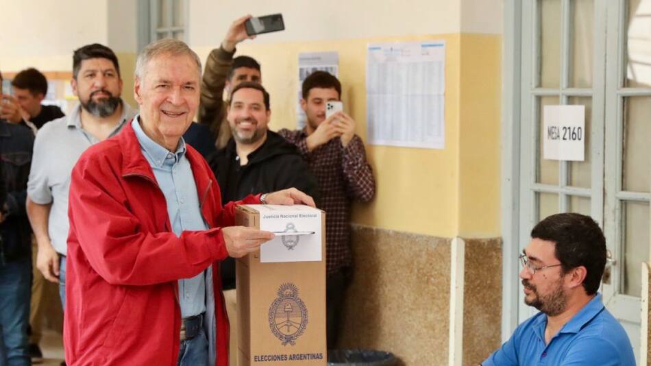Juan Schiaretti emitió su voto. Foto: NA.