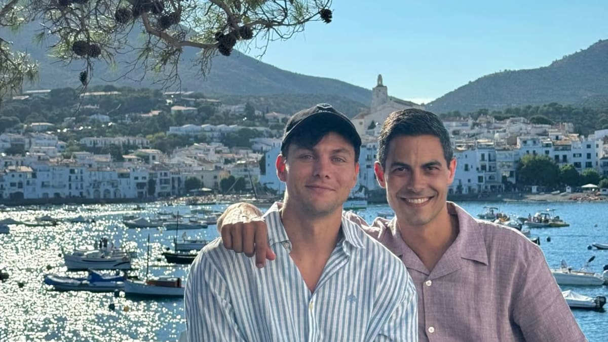 Nicolas Keenan junto a su pareja Rob Jetten.