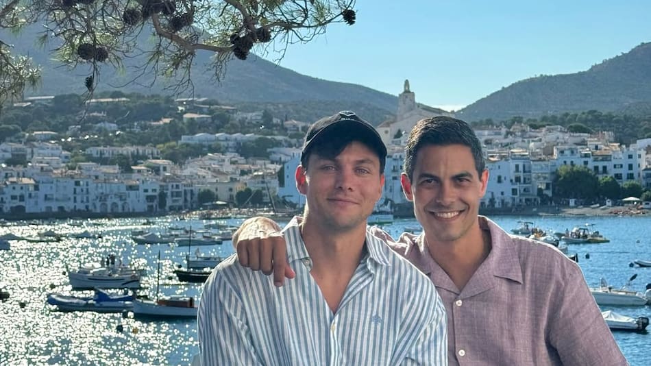 Nicolas Keenan junto a su pareja Rob Jetten.