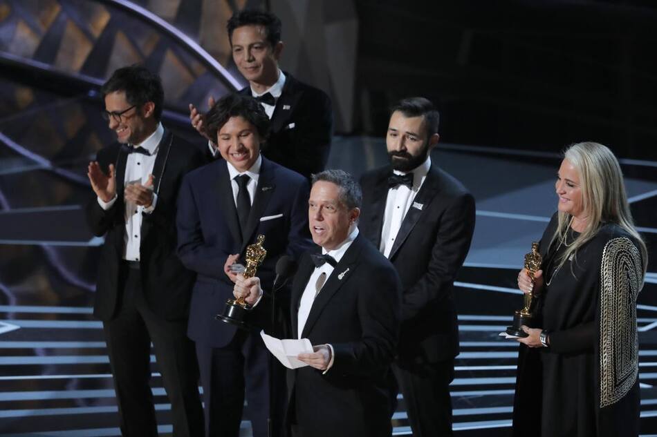 Lee Unkrich (L) y Darla K Anderson, directores de Coco, Oscar 2018