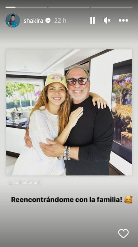 Shakira con Emilio Estefan. Foto: Instagram.