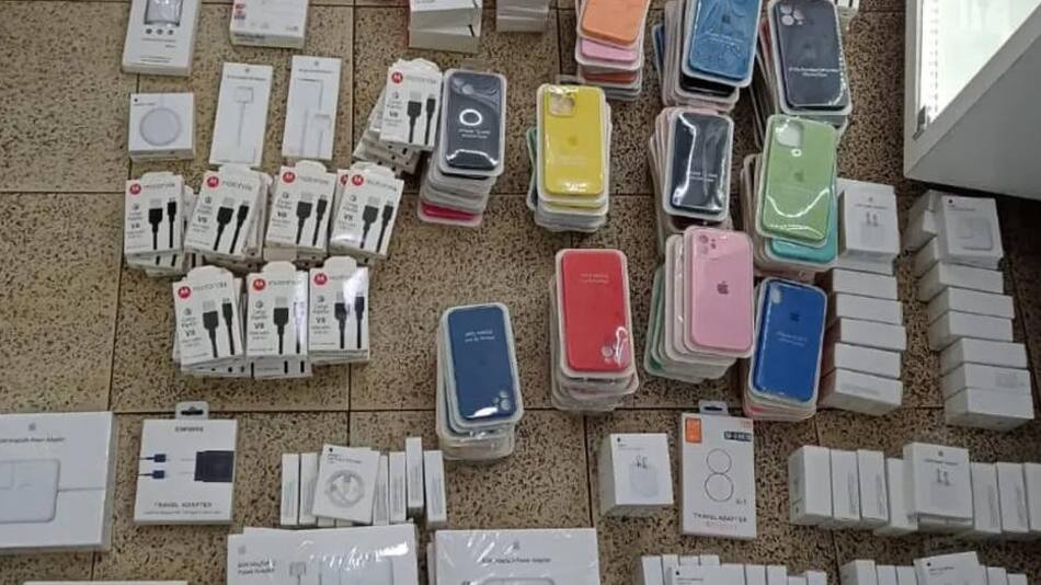 Secuestro de material robado en allanamiento de Recoleta. Foto: Diario Popular.