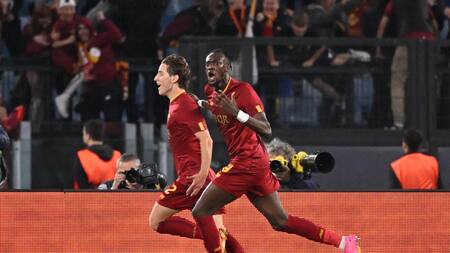 Festejo de la Roma ante el Bayer Leverkusen por la Europa League. Foto: REUTERS.
